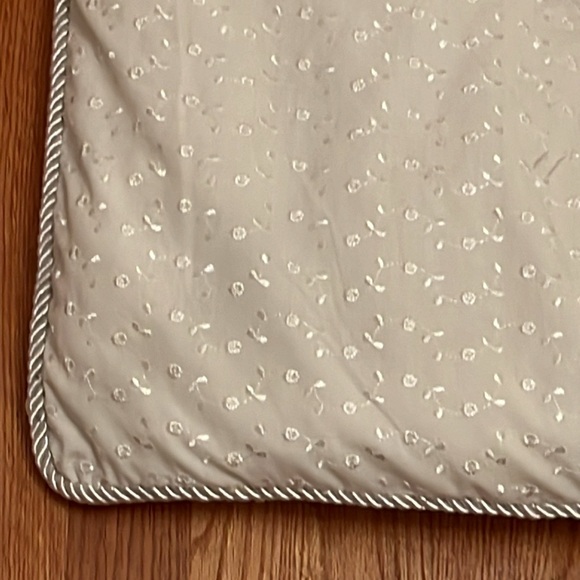 King size eyelet white comforter, dust ruffle and 2 king size pillow sham covers - Picture 3 of 7